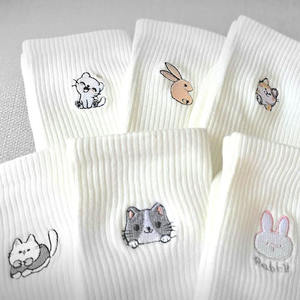 ODM chaussettes d'équipage en coton personnalisées multicolores hommes femmes adolescents vêtements d'entraînement quotidiens anti-dérapant broderie personnalisée conception animale - Product Image 2