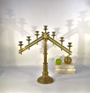 Bougeoir en laiton personnalisable fabriqué à la main pour l'autel de Noël de l'église et le décor de culte - Product Image 2