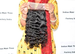 Cheveux vierges de cheveux humains de temple indien brut 10-22 pouces Extensions de cheveux alignés avec des cuticules bouclées à fermeture profonde de haute qualité à vendre - Product Image 3