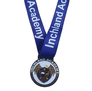 Médailles de triathlon personnalisées en métal plaqué argent avec impression en typographie et forme sur mesure - Product Image 6