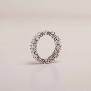 Bague de mariage éternelle en diamant de laboratoire taille poire North South, certifiée sans conflit - Product Image 2