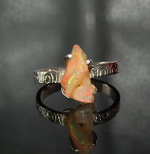 แหวนเงินแท้ 925 ชุบโรเดียม ประดับโอปอลเอธิโอเปียธรรมชาติ ดีไซน์มินิมอล ทำมือ - Product Image 2