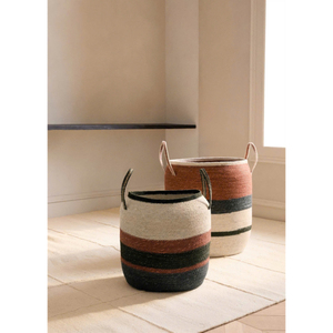 Cesta de almacenamiento de mimbre tejida a mano con rayas marrones y crema para la sala de estar, organizador de ropa sucia. - Product Image 3