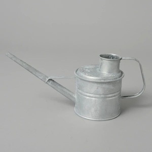 Arrosoir cylindrique classique galvanisé avec bec long incliné et poignée légère - Product Image 4