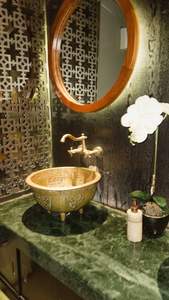 Lavabo Elegante de Latón para Baño de Lujo con Acabado Artesanal y Atractivo Metálico Atemporal - Product Image 4