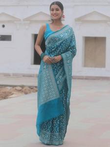 Vente en gros de saris festifs en soie Banarasi opulents avec tissage Zari complexe vêtements ethniques de qualité supérieure pour les célébrations et les mariages - Product Image 3