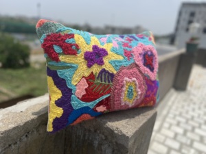 Housses de coussin décoratives faites à la main, écologiques, durables, brodées sans azo, en coton, 50x50 cm, pour l'intérieur, réchauffant Noël - Product Image 4