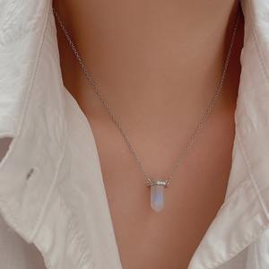 Delicada joyería de cuarzo sintético de Plata de Ley 925 para mujer, collar con soporte de columna de cristal hexagonal de piedra lunar Rosa chapado en oro rosa - Product Image 2