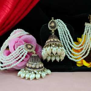 Pendientes de diseño contemporáneo tradicional Perlas de moda Jhumkas y Kanchains con elegancia atemporal Pendientes de perlas Jhumkas - Product Image 4
