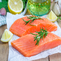 Filete de Salmón Atlántico Congelado IQF Bajo en Grasa, Cabezas de Salmón Enteras, Origen Alemania, 12 Meses de Vida Útil