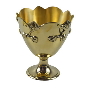 Bols tendance à finition dorée Bol à fruits et à fruits secs entièrement en laiton Plat de service en forme de fleur pour servir et décorer - Product Image 2