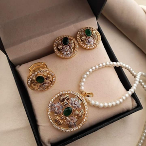 Nouveau collier et boucles d'oreilles en zircon plaqué or 18 carats tendance et luxueux de style antique, ensemble de bijoux pour femmes, mariages, fêtes, Eid Pakistan - Product Image 3