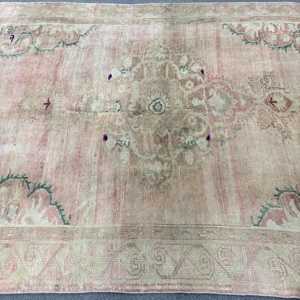 พรมตุรกีขนาดใหญ่ 6x10 ฟุต สีชมพูลายดอกไม้สไตล์วินเทจ ทำจากขนสัตว์ - Product Image 3