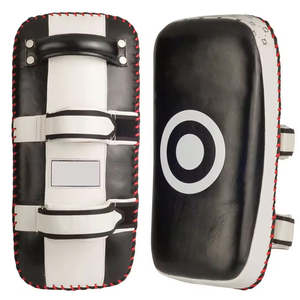 Écran de frappe de boxe en cuir et PU de haute qualité avec rembourrage épais pour les coups puissants et l'entraînement de frappe, durable et protecteur - Product Image 1
