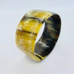 Puños, brazaletes y pulseras de cuerno de búfalo natural hechos a medida, hechos de cuerno de búfalo real, disponibles en una variedad de tamaños - Product Image 1