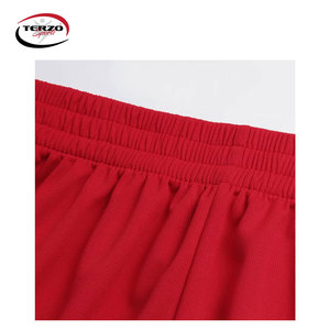 Meilleurs ensembles d'uniformes de football pour jeunes Couleur unie à séchage rapide avec impression de logo personnalisée Populaire parmi les adultes Fabriqué au Pakistan - Product Image 5