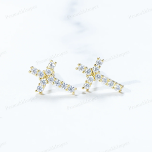 Nouvelle collection, boucles d'oreilles clous en argent sterling 925 plaqué or blanc, diamant moissanite VVS, entièrement serties, personnalisées, en forme de croix - Product Image 4