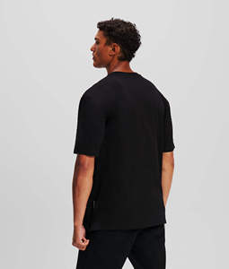 Camiseta de manga corta para hombre, negra, con estampado gráfico, corte relajado, cuello redondo, estilo casual y urbano. - Product Image 3