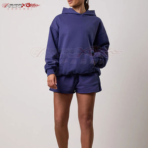 Ensemble à capuche et short d'été pour femmes avec style minimaliste et tissu confortable Ensemble deux pièces à capuche et short pour femmes - Product Image 1