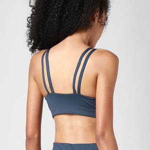 Soutien-gorge de sport pour femmes grande taille, léger, best-seller, logo frontal, haute élasticité, sans couture, vêtements de sport de fitness, fabriqué au Pakistan - Product Image 3