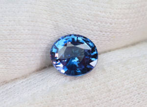 Pierre précieuse alexandrite cultivée en laboratoire Forme ovale lâche Gemmes de saphir précieux Alexandrite à facettes Pierre à changement de couleur - Product Image 3