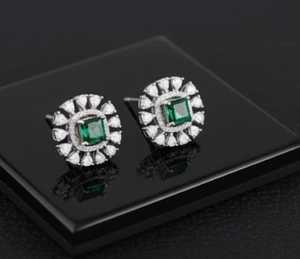 Design fantaisie à la mode blanc rhodium polonais CZ AD boucles d'oreilles hauts goujons élégants pour les femmes vêtements de fête parfaits et bijoux de mode quotidiens - Product Image 3