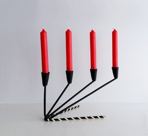 Portavelas de metal duraderos y duraderos con diseños de inspiración vintage para entusiastas de la decoración del hogar - Product Image 6