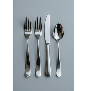 Juego de cubiertos de acero inoxidable con acabado dorado, redefiniendo el comedor de lujo con brillo, equilibrio y artesanía Premium. = - Product Image 6