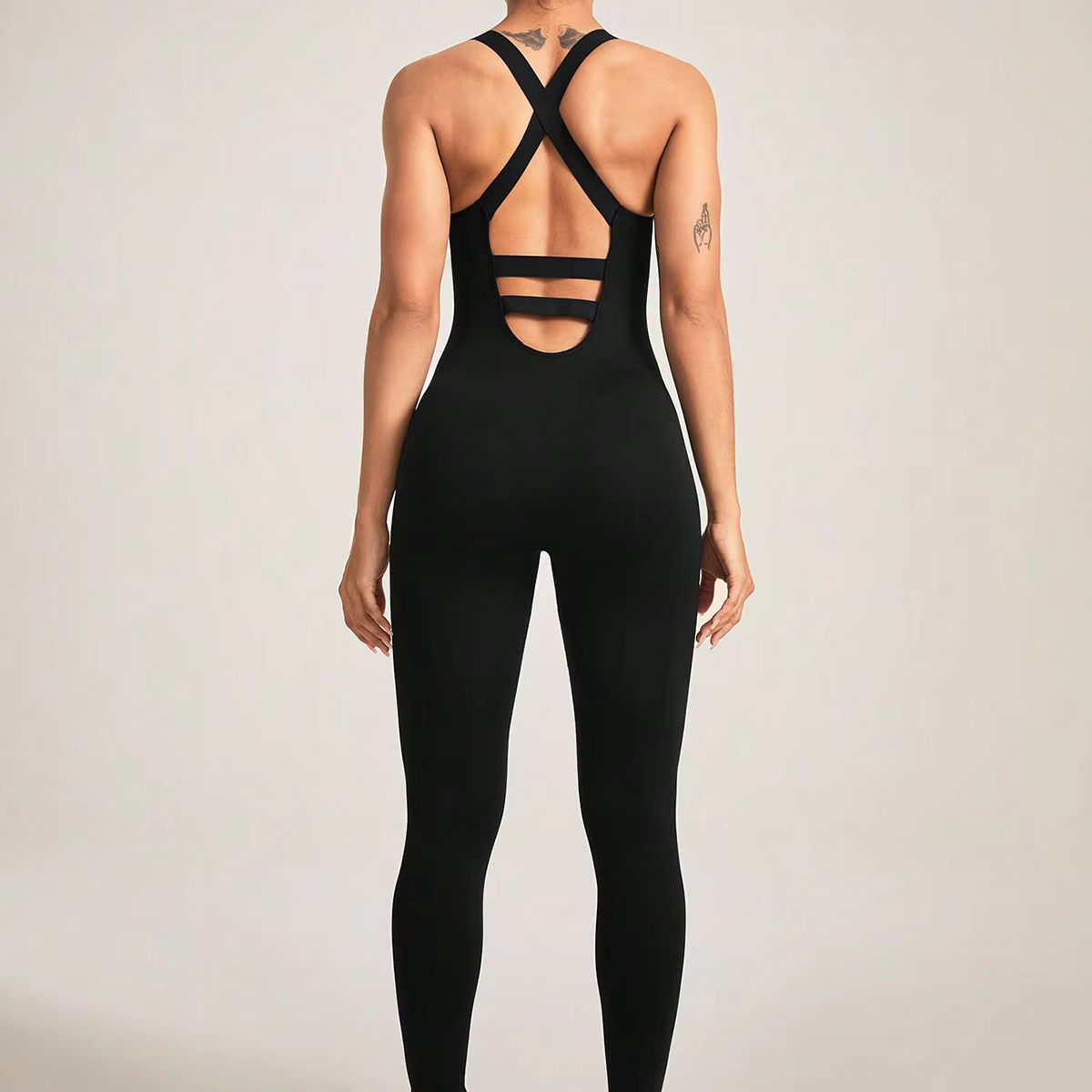 Lulu Sports Seamless Solid Breathable Spandex/Nylon Workout Clothing Women Front Logo 2-Piece Mid Elastic Waist Set