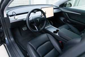 รถยนต์รุ่นปี 2023 โมเดล 3 คูเป้ ขับเคลื่อนสี่ล้อ ไมล์น้อย เกียร์อัตโนมัติ พวงมาลัยซ้าย เบาะหนังสีเข้ม เครื่องยนต์เทอร์โบ ระบบกันสะเทือนแบบ Panoramic Sunroof ล้อแม็ก R18 - Product Image 6