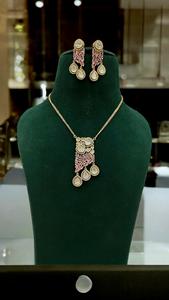 Exquisito juego de colgantes de diamantes americanos chapados en oro con piedras Rosas y blancas para mujer - Product Image 2