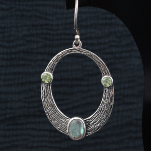 Boucle d'oreille en pierre labradorite péridot de forme ovale à la mode plaquée en argent sterling 925 pour fête et cadeau - Product Image 3