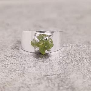 Anillo de Plata de Ley 925 con Peridoto Natural, Piedra de Nacimiento de Agosto, Banda Ancha, Joyería Hecha a Mano para Mujer - Product Image 4