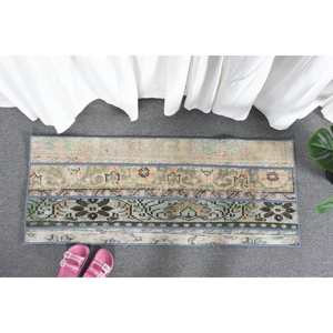 Tapis en laine turque vintage de 1.5x3,9 pieds, tissage plat en patchwork beige et vert avec support en latex pour décorations de salon - Product Image 1