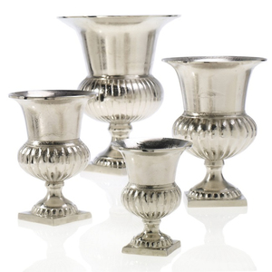 Jarrón de Metal de Estilo Antiguo con Tallado Intrincado y Atractivo Clásico, Perfecto para Interiores Tradicionales y Modernos - Product Image 6