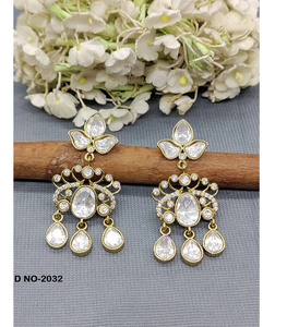 Preciosos pendientes de moissanita Kundan de estilo tradicional para mujer, perfectos para ropa nupcial y festiva de La India - Product Image 2