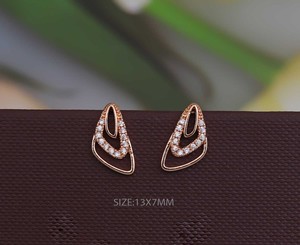 Boucles d'oreilles élégantes et tendance en acier inoxydable plaqué or avec zircon cubique - Product Image 2