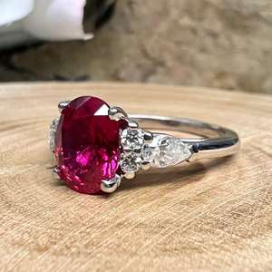 Top Trending Oval Cut Pink Ruby 14K Oro blanco Anillo de compromiso de piedras preciosas para mujeres Diamante Joyería fina al precio más bajo - Product Image 1