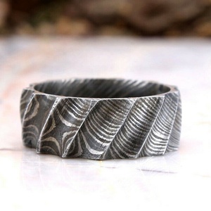 Bague de fiançailles de mariage en acier damas fraisé à la main unisexe UG couteaux manuel Source d'alimentation Style de grain de bois pour hommes - Product Image 3