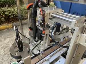 Aplicador de etiquetas horizontal, estable y rápido, para botellas, tarros, latas, fácil operación - Product Image 3