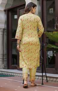 Ensemble de vêtements longs pour femmes, 2 ensembles de Kurtis indiens de styliste imprimés à manches trois quarts à la mode - Product Image 3