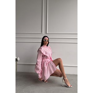 ชุดราตรีผ้าป๊อปลินทรงบานติดกระดุมด้านหน้าพร้อมดีเทลเข็มขัดผูกสีชมพู - Product Image 4