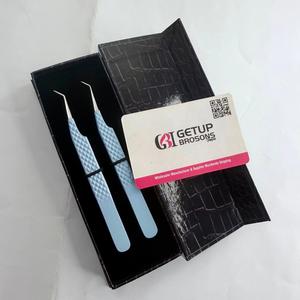 Pince à épiler GETUP BROSONS IMPEX GBI-EET-5002 en acier inoxydable à 45 degrés, bleu clair, revêtement poudré, pointe argentée, prise diamantée lisse - Product Image 2
