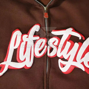 Sudadera con capucha de algodón mezclado para hombre con diseño en relieve y bolsillo de canguro para estilo de moda callejera - Product Image 5