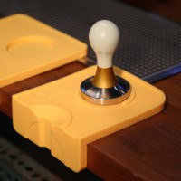Earth 2024 Tappetino per Caffè Minimalista Multicolore in Silicone Resistente al Calore Antiscivolo Ecologico per Alimenti 14x12.5x4.5cm Casa