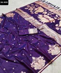 Vêtements ethniques indiens Saree en soie Banarasi souple avec Saree de travail de tissage Zari avec chemisier en soie douce avec bordure de manches - Product Image 1