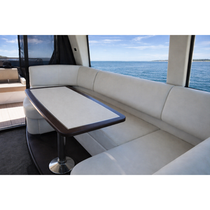 2019 Regal 42 Grand Coupe Volvo con Motor Diésel Intraborda de 435 HP y 550 Horas, Embarcación de Lujo - Product Image 2