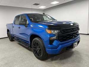 Silverado 1500 Custom Crew Cab 4WD 2023 Usada, Automática, Volante a la Izquierda, Asientos de Tela con Interior Oscuro R20 - Product Image 4