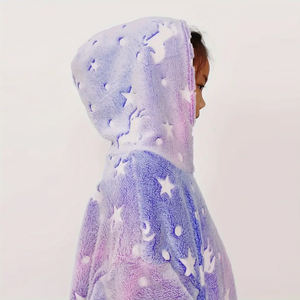 Mantas con Capucha Personalizadas con Diseño Sublimado, Material 100% Poliéster que Brilla en la Oscuridad - Product Image 1