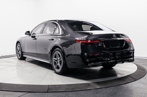 Sedán de Lujo Usado Clase S Negro 2022, Auto Premium de Gasolina para Viajes de Negocios - Product Image 6